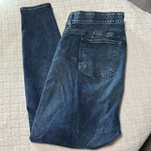 Torrid Woman’s Feel the fit Bombshell Skinny Jeans Denim 22T stretch high rise - Picture 2 of 11
